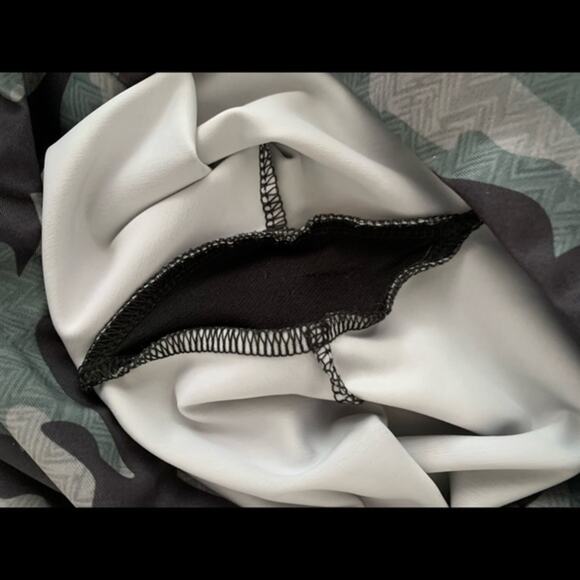 Onzie Flow High Waist 11” Camouflage Legging Size S/M - Picture 6 of 6